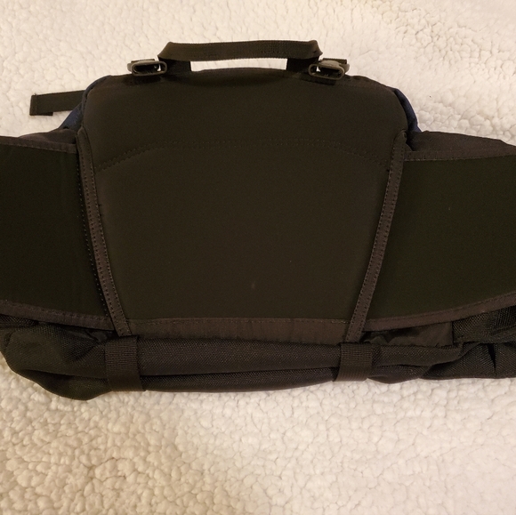 The North Face MT Biker zipper fanny pack,  in excellent condition.  Navy & gray - Picture 8 of 9
